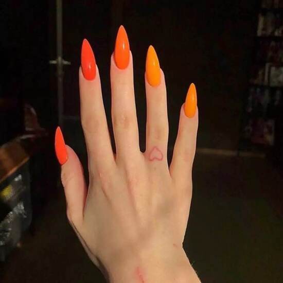 شیک ترین مدل های ناخن رنگ سال 2024