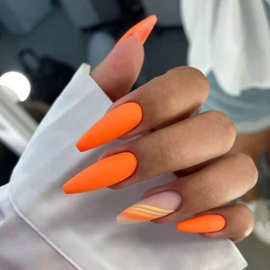 شیک ترین مدل های ناخن رنگ سال 2024