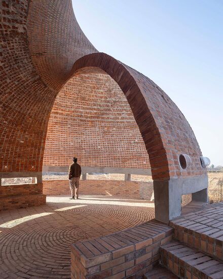 ساخت بنایی با الگوی معماری ایرانی در چین