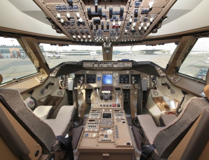 درون بزرگترین هواپیمای خصوصی جهان؛ با حمام و تشکیلات کامل