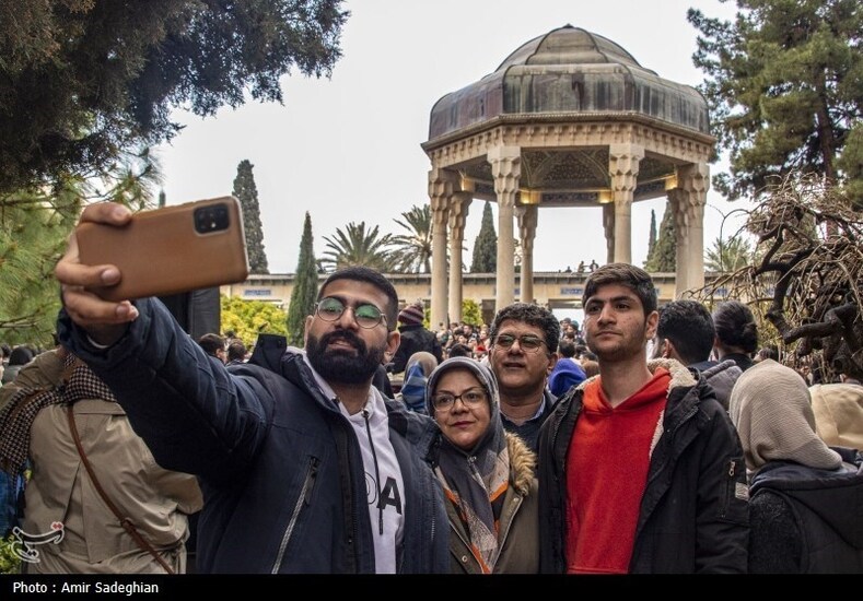 مراسم تحویل سال ۱۴۰۳ در جوار آرامگاه حافظ شیرازی