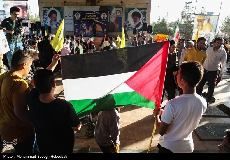 تجمع مردم همدان و یزد در حمایت از عملیات سپاه علیه اسرائیل