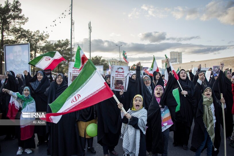 تجمع مردم سمنان در حمایت از حمله موشکی و پهپادی به اسرائیل