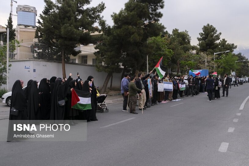 تجمع مقابل سفارت اردن در تهران