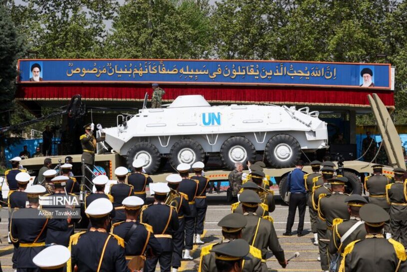 نمایش تسلیحات پیشرفته ارتش ایران در مراسم رژه