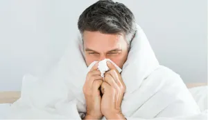توصیه متخصص طب سنتی: چرا نباید جلوی آبریزش بینی در سرماخوردگی را گرفت؟