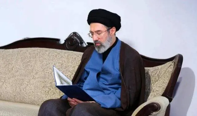 رهبر انقلاب: رسانه‌ها از پرداختن به نقاط ضعف بطور جدی خودداری کنند