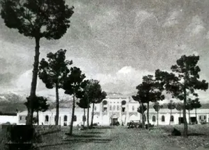 زندانیان زندان قصر در محوطه زندان؛ سال 1310(عکس)