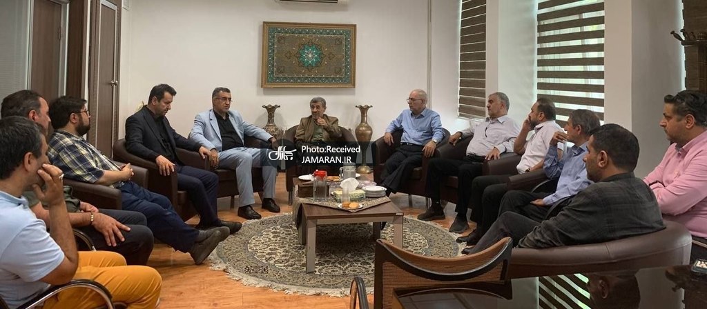 احمدینژاد با دوستان و همکارانش دیدار کرد احمدینژاد با دوستان و همکارانش دیدار کرد