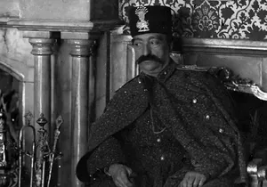 نمایی از سفره افطار در ماه رمضان و در دربار «ناصرالدین‌­شاه»