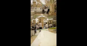 پخت کیک ۲ هزار متری جشن عید غدیر در حرم امیرالمومنین علیه‌السلام