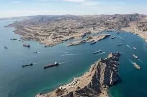 عبور و مرور در تنگه هرمز آزاد است، اما باز نیست