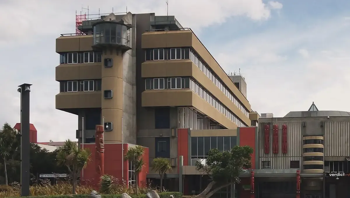 ساختمان بروتالیستی که مشهور به کشتی جنگی است! (+عکس)