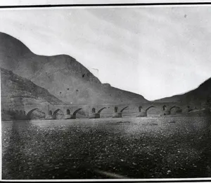 نمایی از پل منجیل در دوران قاجار؛ ۱۳۳ سال قبل