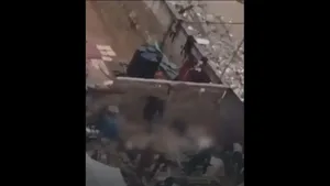 لحظه وحشتناک ریزش دیوار روی چادر خانواده‌ای در غرب غزه (فیلم)