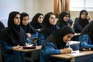 دانش‌آموزان چه زمانی اجازه استفاده از تلفن همراه در کلاس را دارند؟