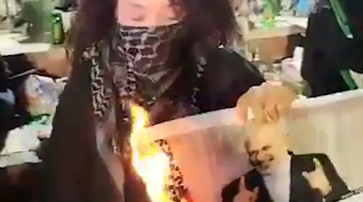 فرماندار گرگان: فیلم آتش‌زدن تصویر ظریف مال دو ماه قبل است/
به عوامل تذکر داده شد