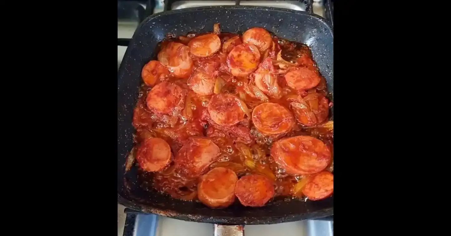 سوسیس بندری تند و خوشمزه برای یک وعده دلچسب