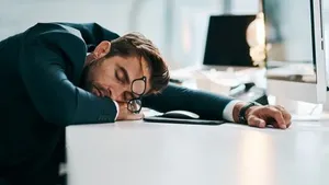 چرا بدون کار کردن هم خسته‌ایم؟