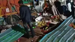 برخورد کامیون با زائران معبدی در هند با ۱۵ کشته و ۲۷ زخمی