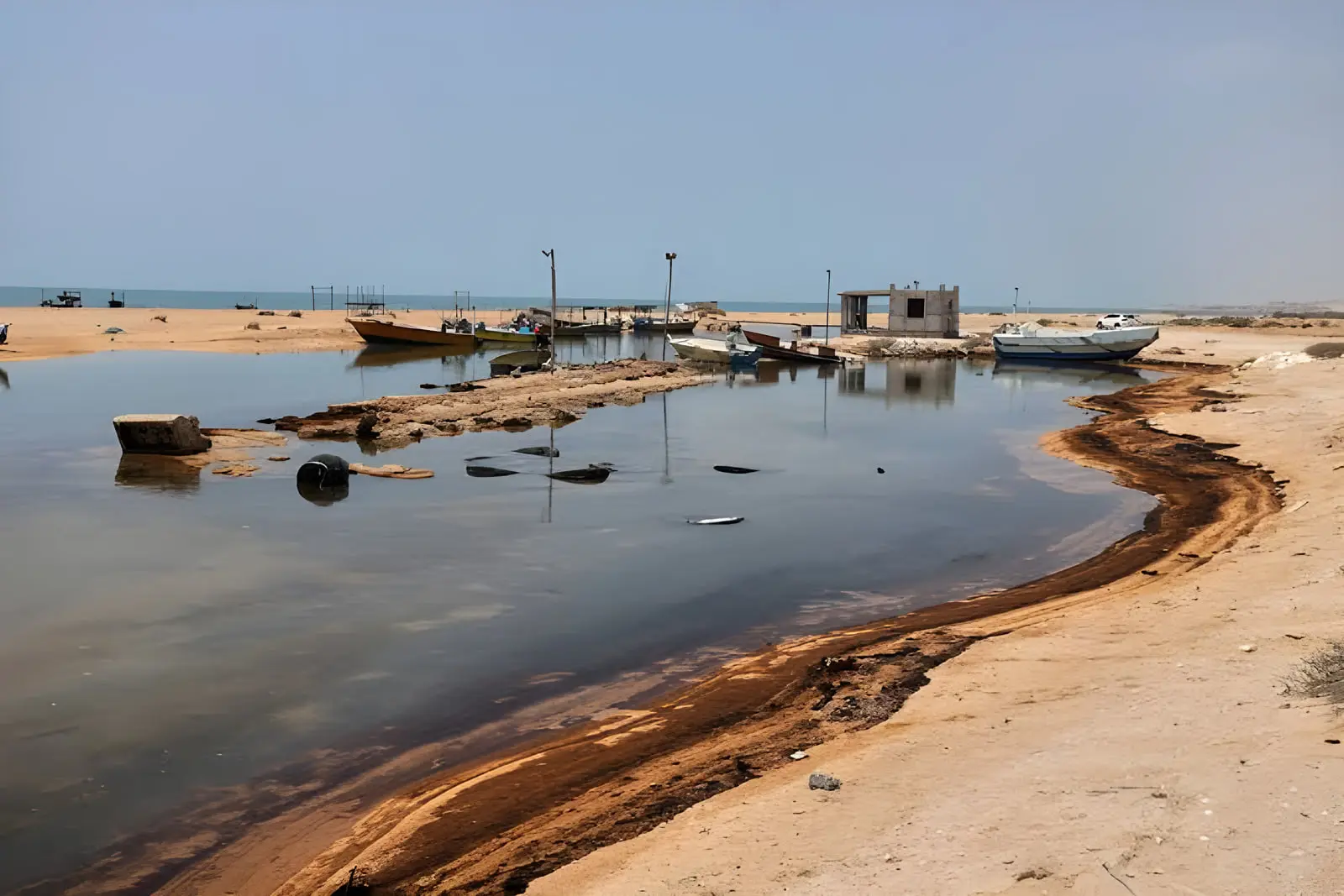 نشت نفت در سواحل ام‌القیوین