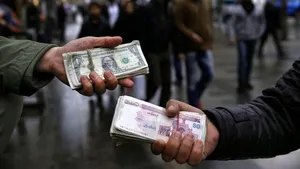 همتی: دشمن بازار ارز را هدف قرار داده است