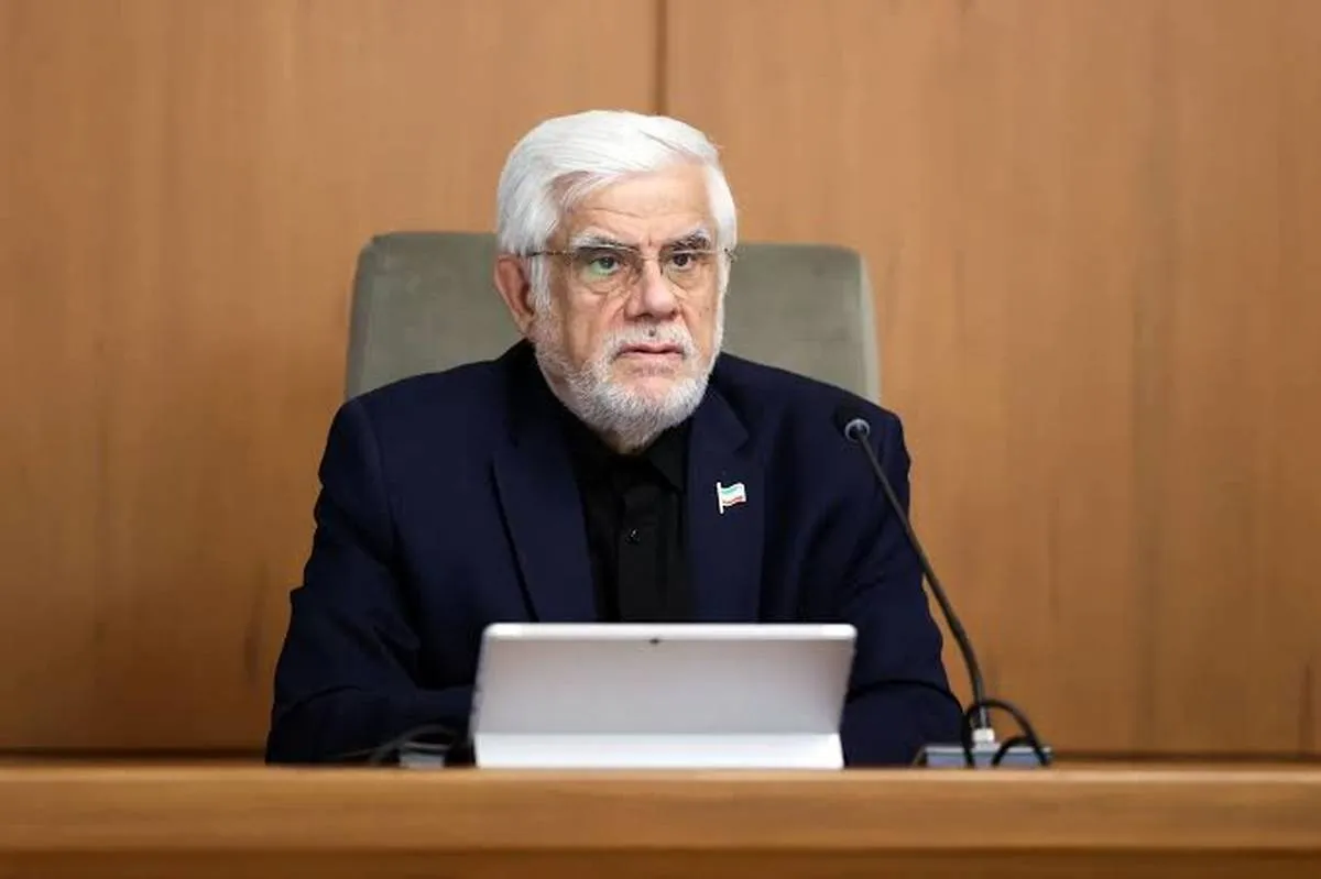 انتقاد عارف از رفتارهای سلیقهای در محدودیت اینترنت:
«اتوبان» را به خاطر یک راننده متخلف نمیبندند