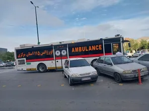 تصادف زنجیره‌ای میان سه دستگاه خودرو در ساوه ۱۹ مصدوم بر جای گذاشت