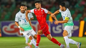 پرسپولیس با گل علیپور برنده نیمه اول مقابل ذوب‌آهن شد