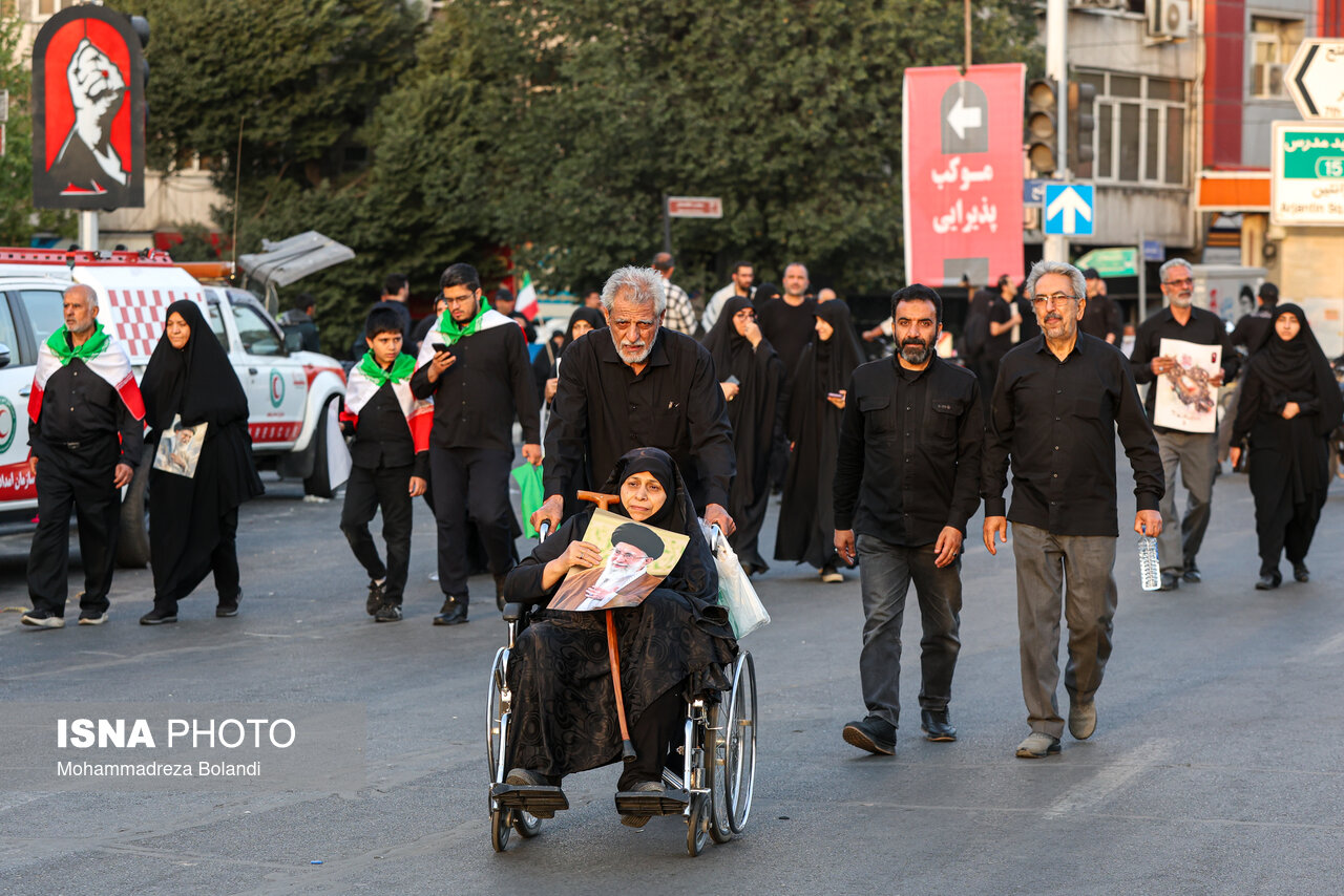 عزاداران در وداع با رهبر شهید 
