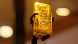 افت قیمت جهانی طلا؛ بازگشت به مرز ۵ هزار دلار به سال ۲۰۲۷ موکول شد