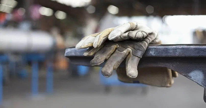 شکاف ۵۰ میلیونی؛ وقتی دستمزد کارگر تنها ۳۰ درصد از خط فقر را پوشش می‌دهد