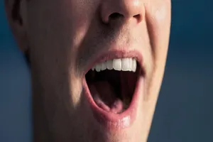 از اسپاسم‌های ناگهانی تا فلجی حنجره؛ تاثیر استرس بر صدا