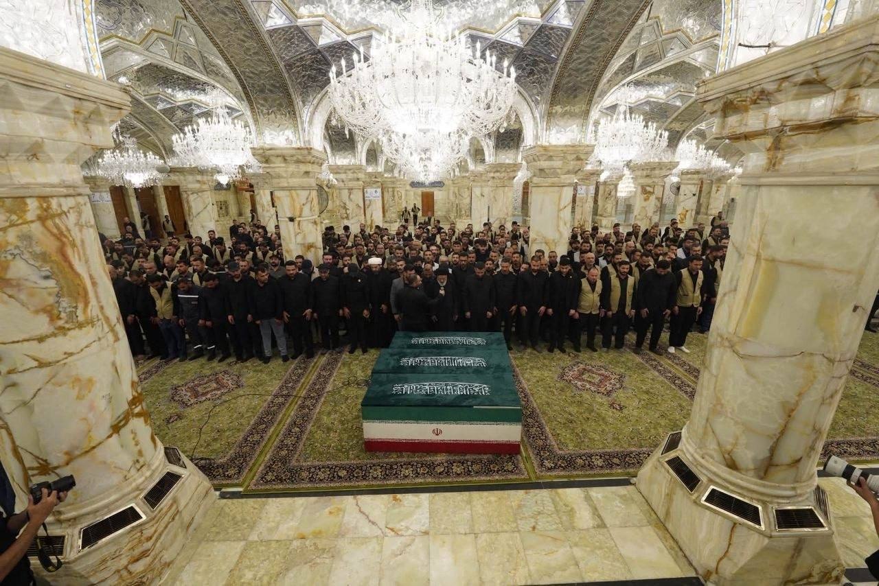 نماز بر پیکر رهبر شهید نجف نماز بر پیکر رهبر شهید نجف