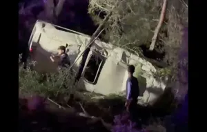 اتوبوس حامل کوهنوردان در ترکیه از جاده منحرف شد