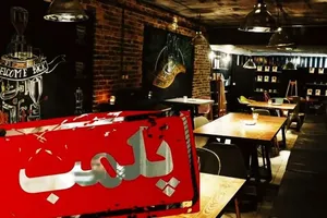 ناصر فکوهی : چرا کافه‌ها را می بندید؟/ بستن کافه‌، تخلفات و جرم ها را از فضای عمومی به زیر زمین منتقل می کند