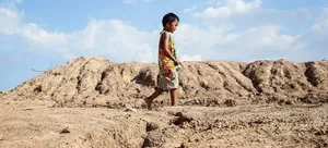 هشدار یونیسف درباره تهدیدهای سه‌گانه آب و هوایی برای نیمی از کودکان جهان