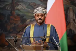 وزیر خارجه عمان: آمریکا و ایران مذاکره را ادامه دهند