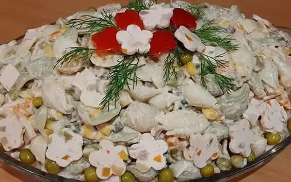 سالاد ماکارونی مجلسی و شیک؛ طرز تهیه سالادی خوشمزه برای مهمانی‌ها