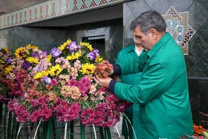 گل‌آرایی سقاخانه و پنجره فولاد در آستانه ولادت امام رضا