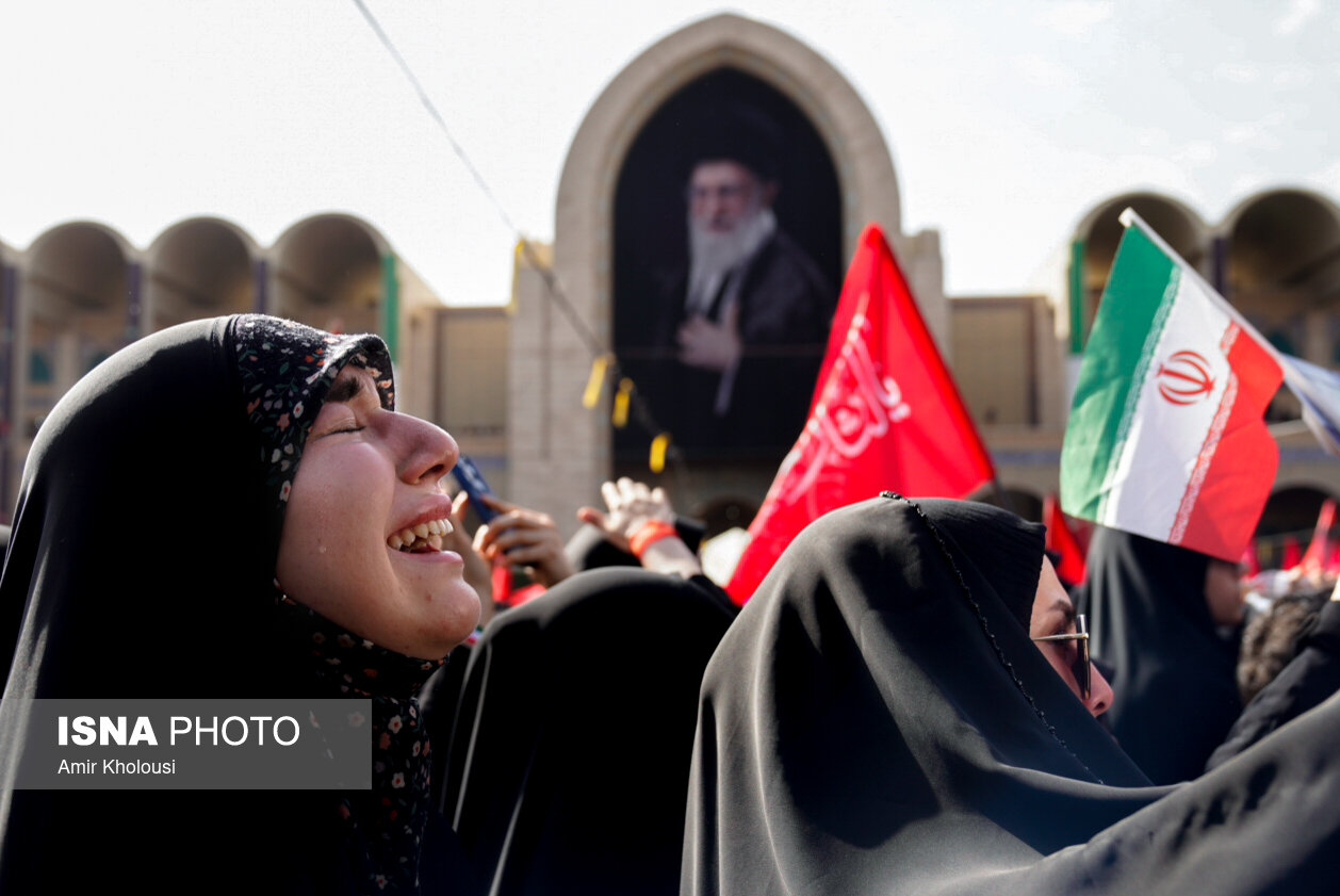 عزاداران در وداع با رهبر شهید 