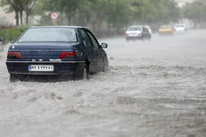 آب گرفتگی خیابانی در اردبیل پس از بارش باران