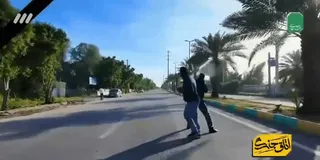پدر یکی از شهدا میناب اسلحه به دست شد (فیلم)
