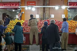 سبد رایگان میوه‌های درجه دو و سه تره‌بارها در مناطق شمال شهر/ فشار معیشتی به محله‌های مرفه پایتخت رسید