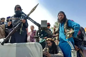 آیا واقعاً تهران کارت‌های خود را در مقابل طالبان رها کرده و از آن استفاده نمی‌کند؟! (فیلم)