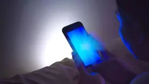 مقصر بی خوابی شما نور آبی گوشی نیست!
