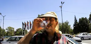 در روزهای گرم آب بنوشید و منتظر تشنه شدن نمانید