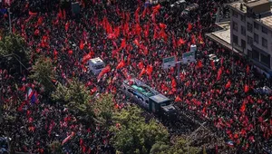 هم‌اکنون؛ قاب متفاوت هوایی از تشییع پیکر مطهر رهبر شهید انقلاب در مشهد