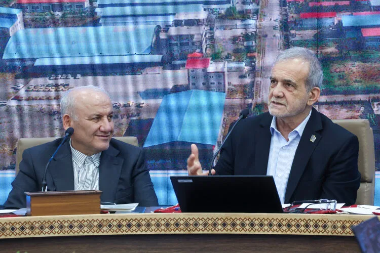 پزشکیان: تکذیب آمار ترامپ درباره کشته شدن 32 هزار نفر در دی ماه / هر کس ادعا می کند تعداد، بیش از آمار رسمی است با سند اعلام کند پزشکیان: تکذیب آمار ترامپ درباره کشته شدن 32 هزار نفر در دی ماه / هر کس ادعا می کند تعداد، بیش از آمار رسمی است با سند اعلام کند
