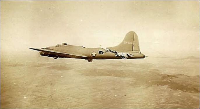 بمب‌ افکن بوئینگ B-17F آسیب دیده